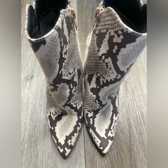 Madden Girl Snake Print Ankle Booties Pointed Toe Primpp/Prim02J1 Size 7 - Picture 5 of 16